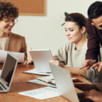 An image of people in a meeting table for the article "Applications of Strategic Human Resource Management"